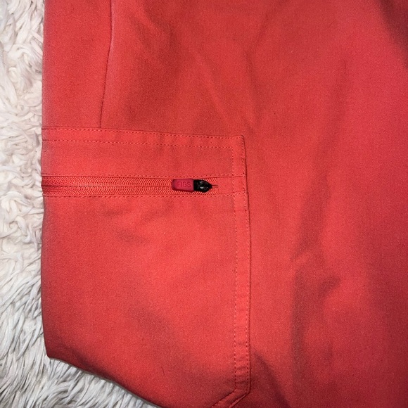 Figs Technical Collection Coral Scrubs - Picture 5 of 10